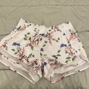Athleta shorts 4 inch size small